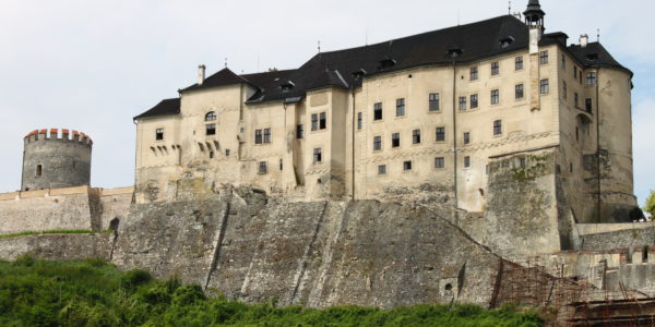 Башни и крепостная стена замка Чески-Штернберг